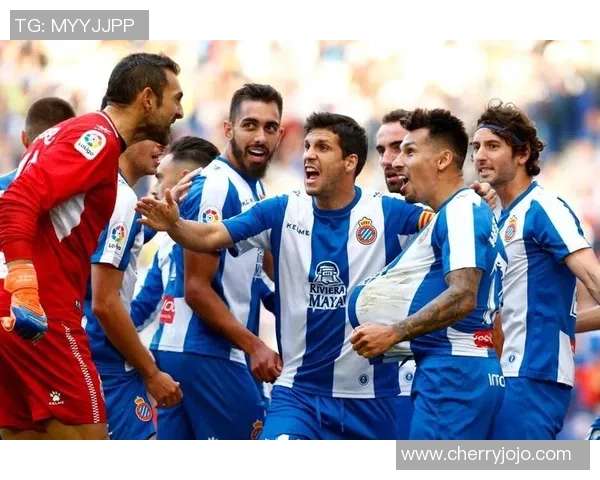 西甲激战：多特蒙德逆转里昂乌龙球成比赛转折点分析