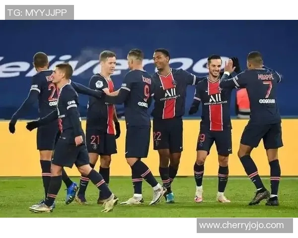 欧联杯精彩对决巴萨与巴黎圣日耳曼战成平局神扑瞬间引发热议与转会传闻