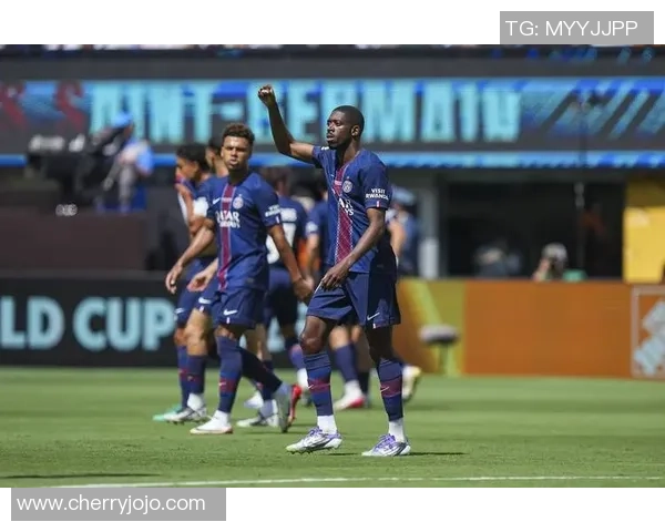 英超激战巴黎圣日耳曼与多特蒙德平局点球大战精彩瞬间回顾与战术分析