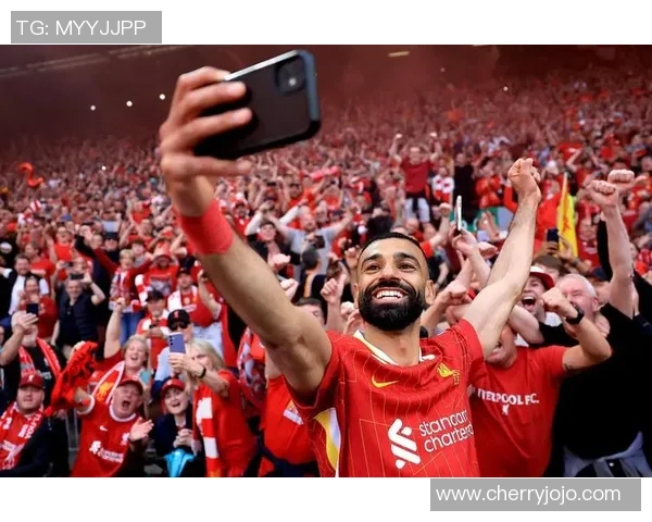 中超激战：AC米兰逆转利物浦全场沸腾精彩瞬间回顾与分析